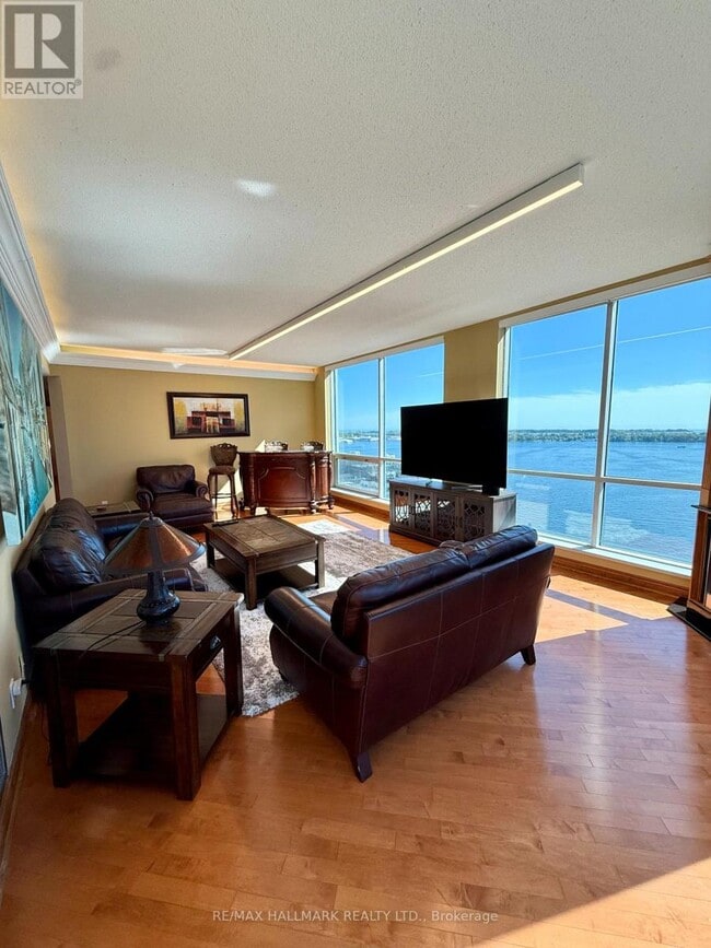 Building Photo - 10 Queens Quay W