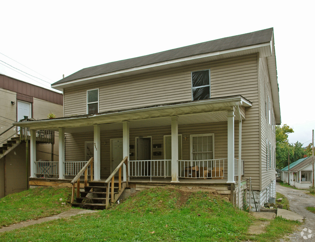 Foto principal - 711 Washington St W
