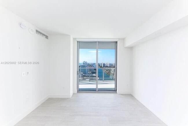 Building Photo - 4010 S Ocean Dr