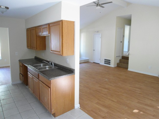 Building Photo - 2218 Leslie Brook Dr