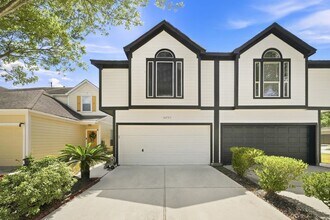 Building Photo - 16551 Pentonshire Ln