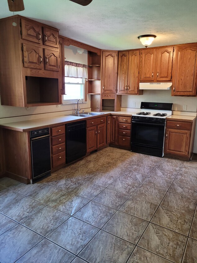 9154 Elm Cir, Windham, OH 44288 House for Rent in Windham, OH