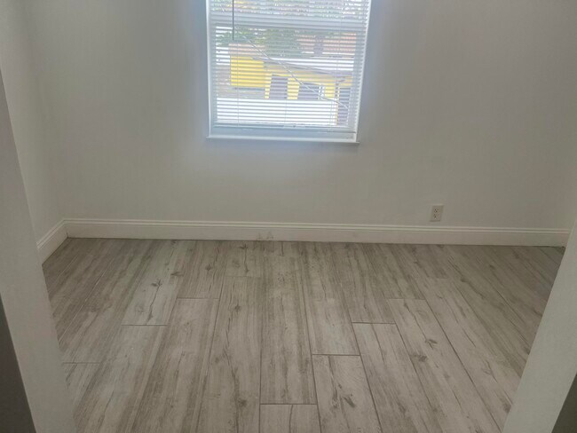 Foto del edificio - 407 S Lakeside Dr