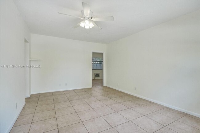 Building Photo - 403 SW 11th Ct