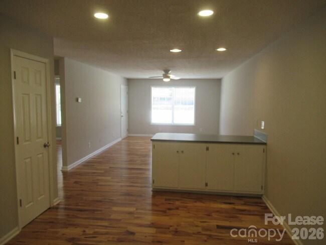 Foto del edificio - 820 Horseshoe Lake Rd