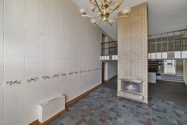 Building Photo - First floor one bedroom available June first
