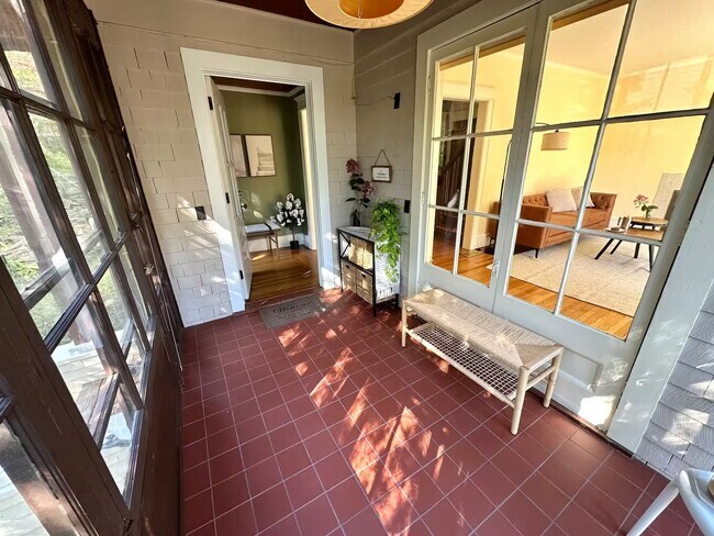 Foto del edificio - 608 Ackerman Ave