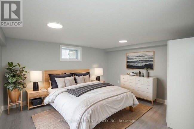 Building Photo - 22 Prospect St S