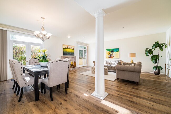 Living-room Dinning room connected with 2 sets of French Doors - 2311 Schader Dr