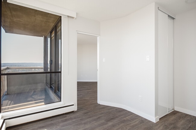 Building Photo - Hendry House