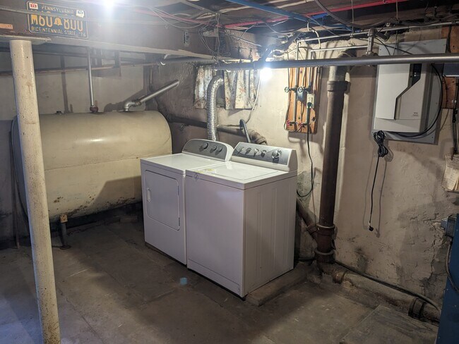 Full size washer and dryer. - 1873 S Front St