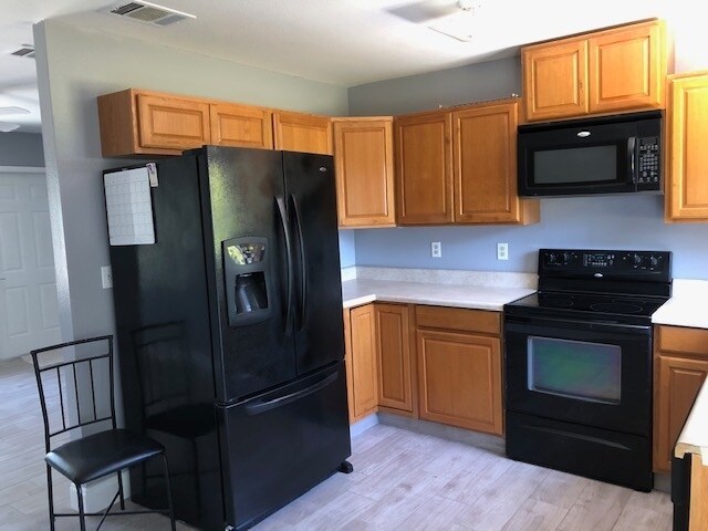 Foto del edificio - 3049 SW Denton St