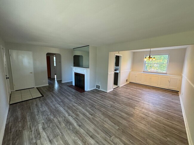 Foto del edificio - GREEN TWP - Spacious, clean 4 bed 2 bath