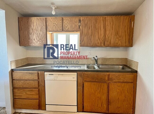 Building Photo - 2 bedroom 1 bath House