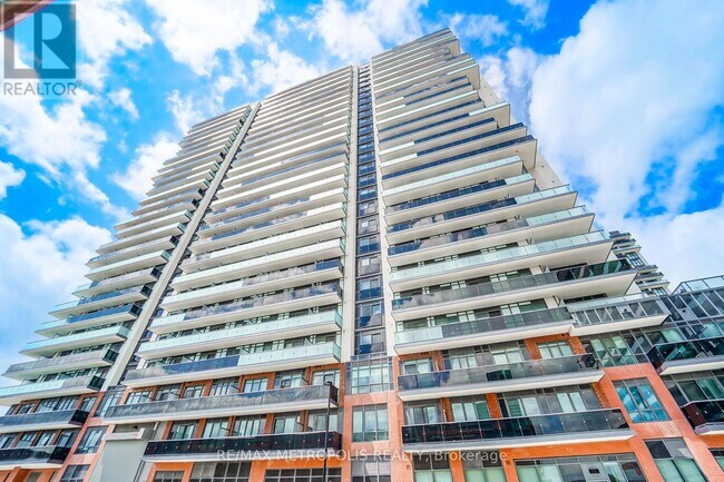 Photo du bâtiment - 2545-2545 Simcoe St N