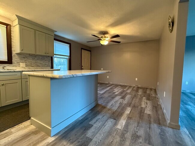 Foto del edificio - 388 Newcomb Rd