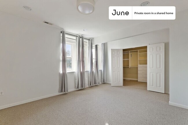 Building Photo - Private bedroom in 8 bed/5 bath Home