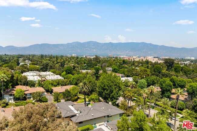 Building Photo - 945 S Orange Grove Blvd