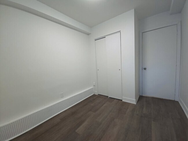 Building Photo - 1020 Rue De Salaberry