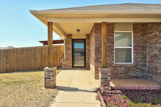 Building Photo - 3 Bed 2 Bath with Gazebo on the Patio.