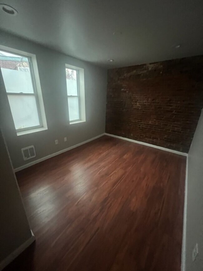 Building Photo - 3456 Kensington Ave