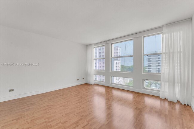 Foto del edificio - 700 Biltmore Way