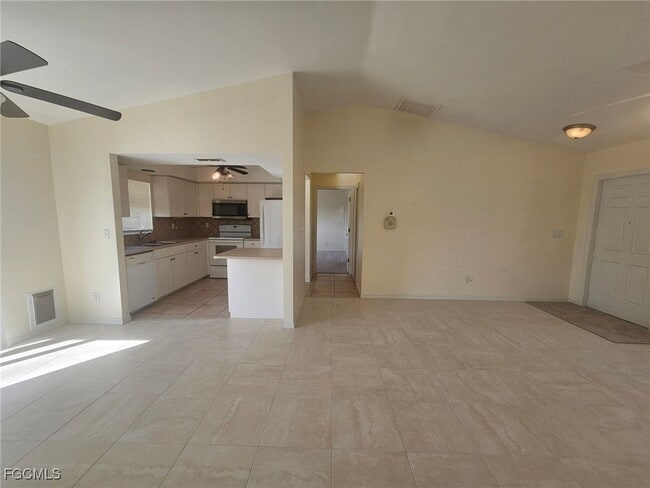 Building Photo - 3514 SE Santa Barbara Pl