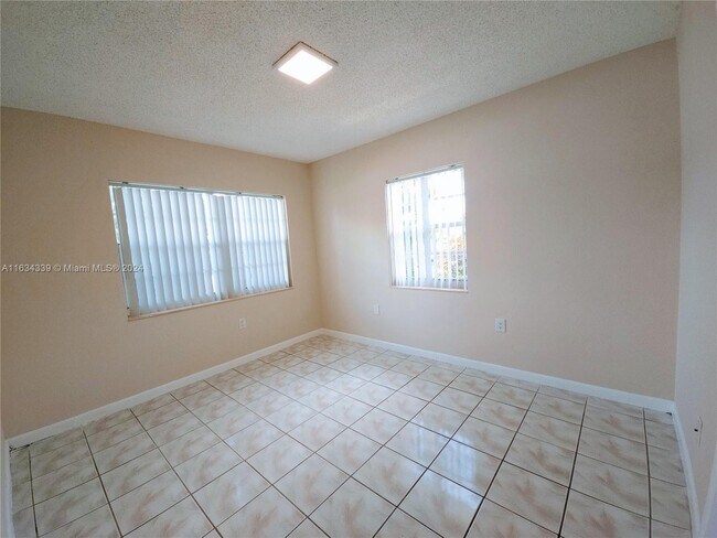 Foto del edificio - 1510 NE 109th St