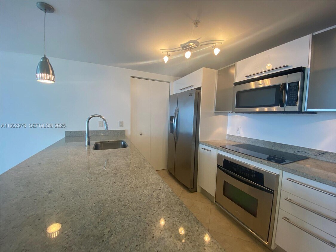 Foto principal - 185 SW 7th St