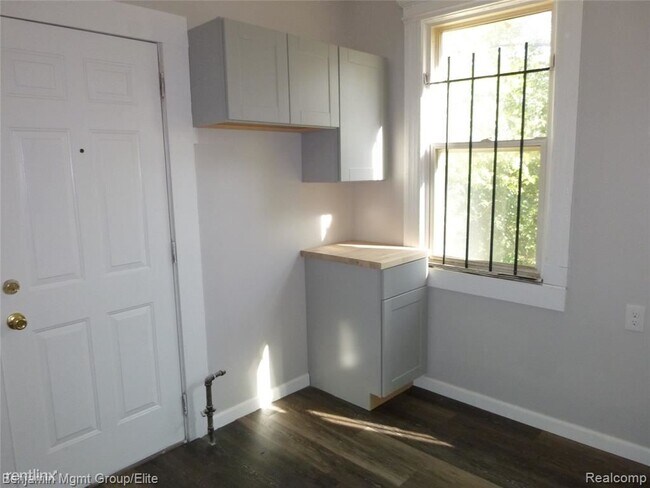 Building Photo - 3 br, 1 bath House - 7520 Cameron St