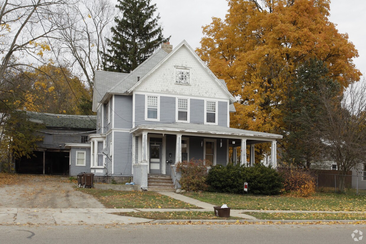 Foto principal - 628 W Main St