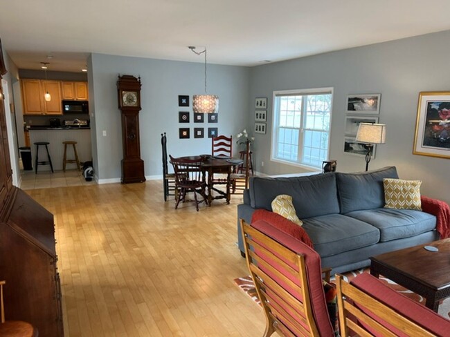 Building Photo - Westbury Park home.