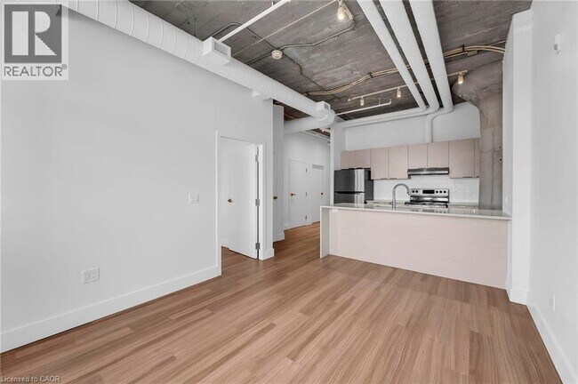 Photo du bâtiment - 120 Huron St