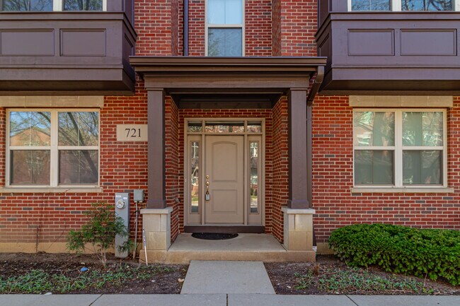 Foto del edificio - 721 Summit Ln