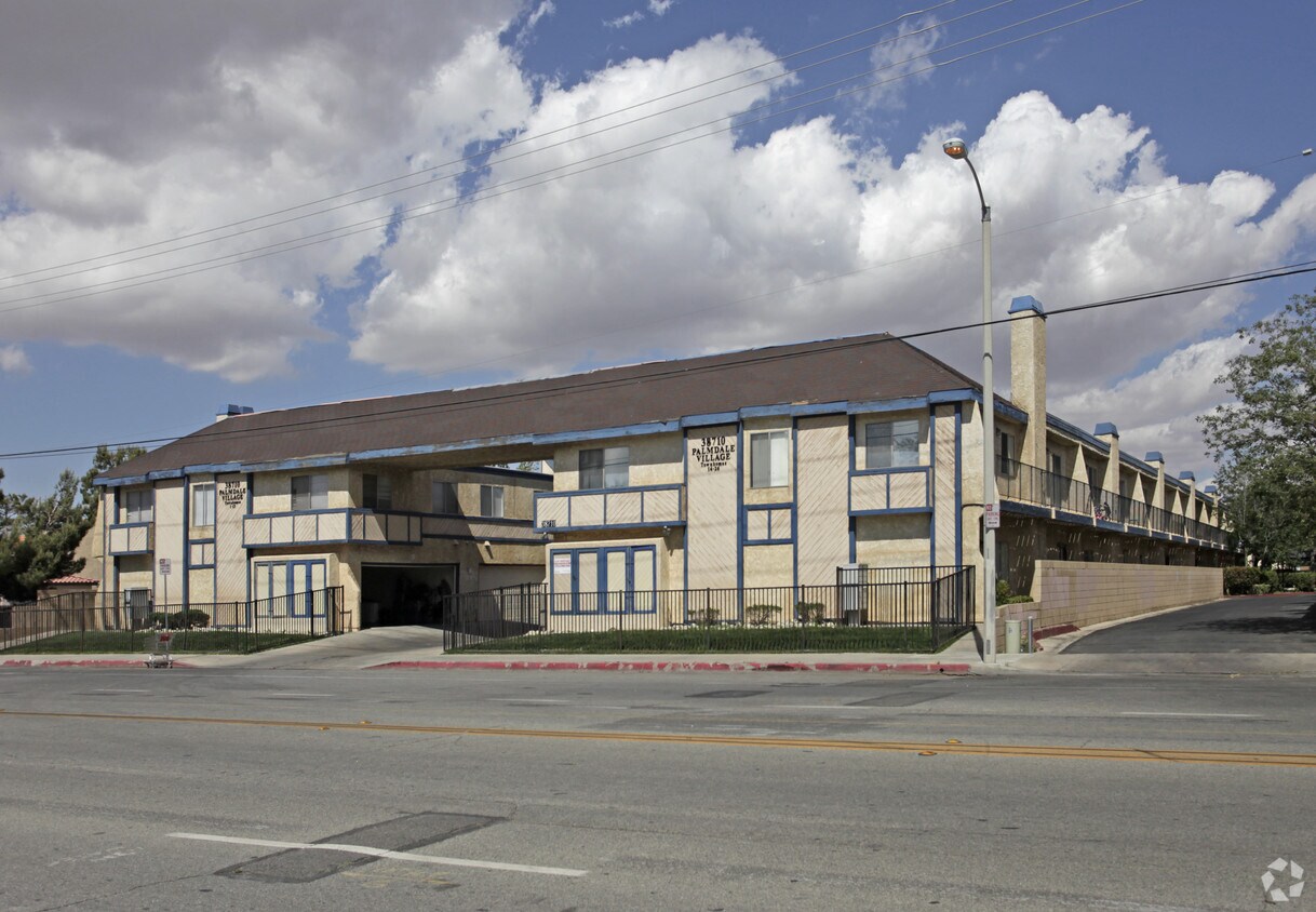 Palmdale Village Townhomes Apartments in Palmdale, CA