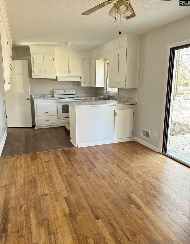 Foto del edificio - 5443 Oakcrest Rd