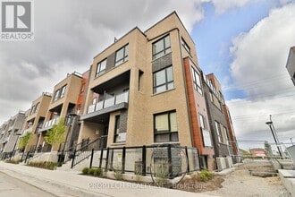 Building Photo - 16 Lytham Grn Cir