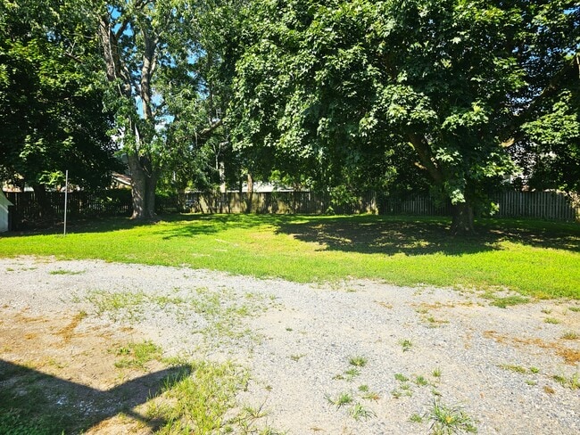 Building Photo - 12011 Somerset Ave