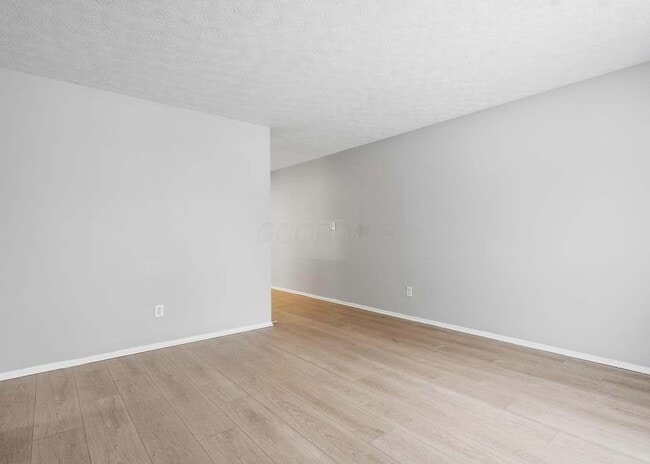 Building Photo - 2526 Queenswood Dr