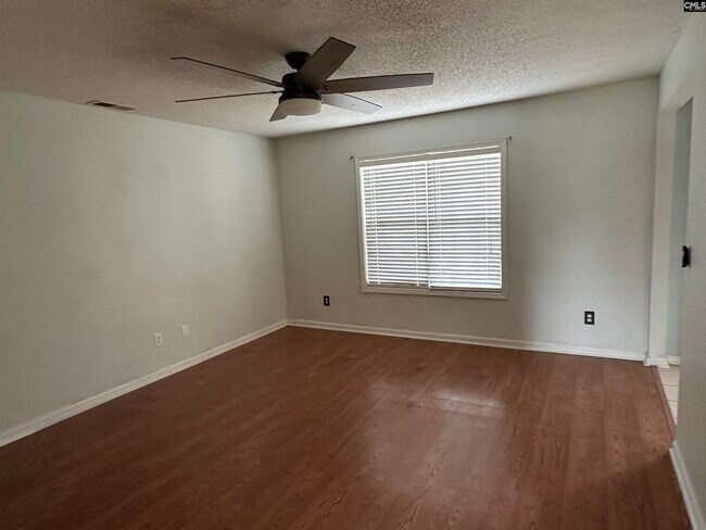 Foto del edificio - 211 Summit Springs Dr
