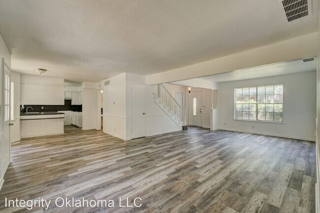 Building Photo - 5 br, 3 bath House - 1033 Mockingbird Ln.
