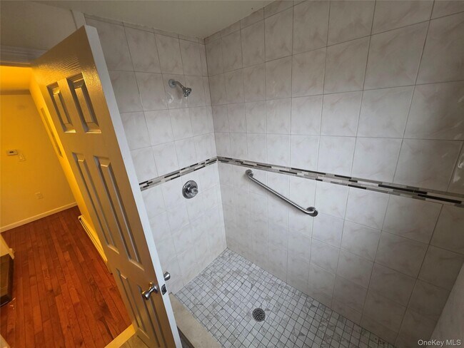 Foto del edificio - 28 Hasbrouck St