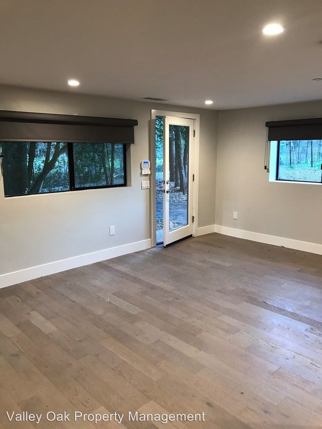 Building Photo - 1 br, 1 bath House - 13 White Cottage N