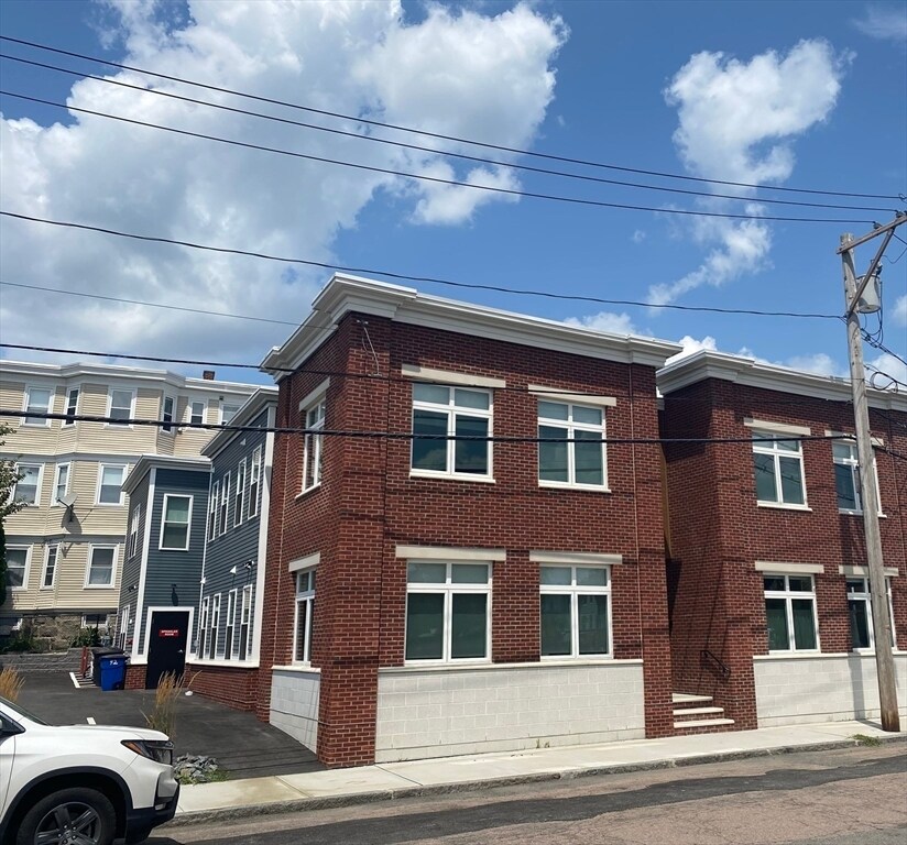 Foto principal - 92 Sagamore St