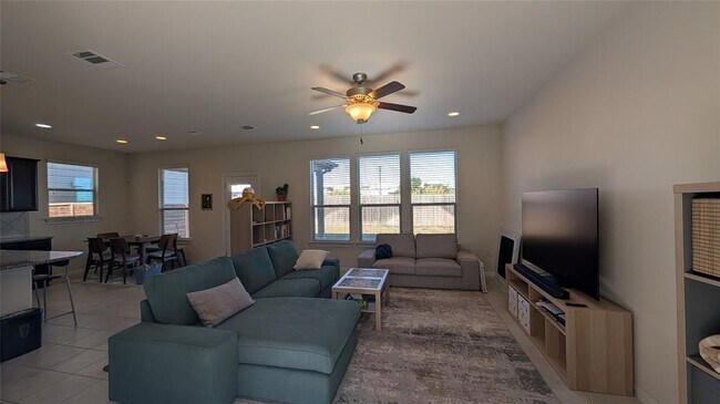 Foto del edificio - 14115 Eucalyptus Bnd