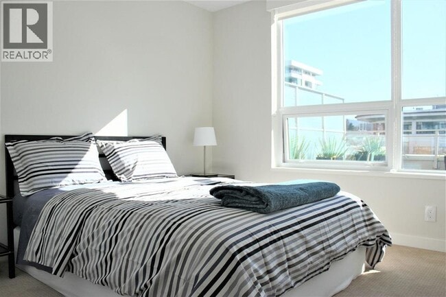 Building Photo - 125 E 14th St