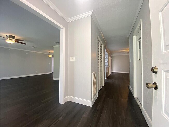 Foto del edificio - 544 Coleman Dr W