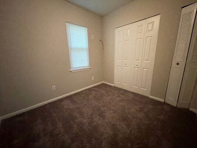 Building Photo - 2BD/1BA Single Family Home