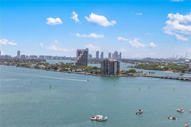 Foto del edificio - 1900 N Bayshore Dr