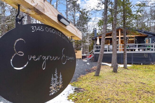 Building Photo - 3145 Ogontz Dr